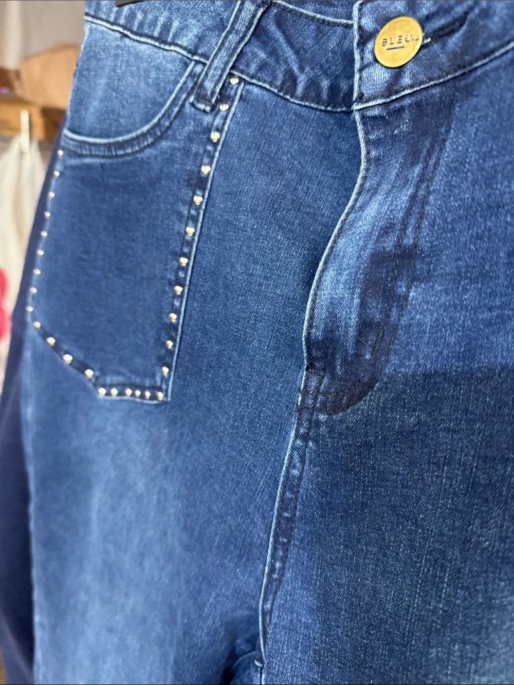 D77. High-Waist Bootcut stretchy jeans